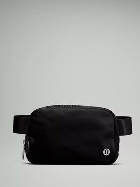 NWT Lululemon Everywhere Belt Bag in Black